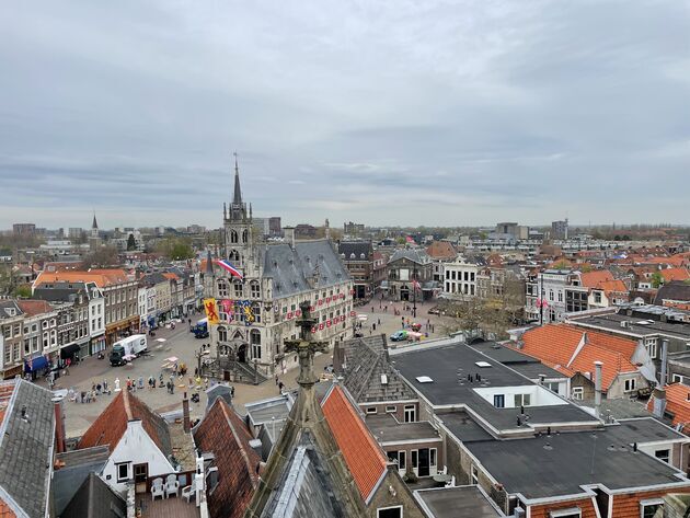 <em>Zo zie je nog beter dat het Goudse stadhuis echt het middelpunt van de stad is.<\/em>